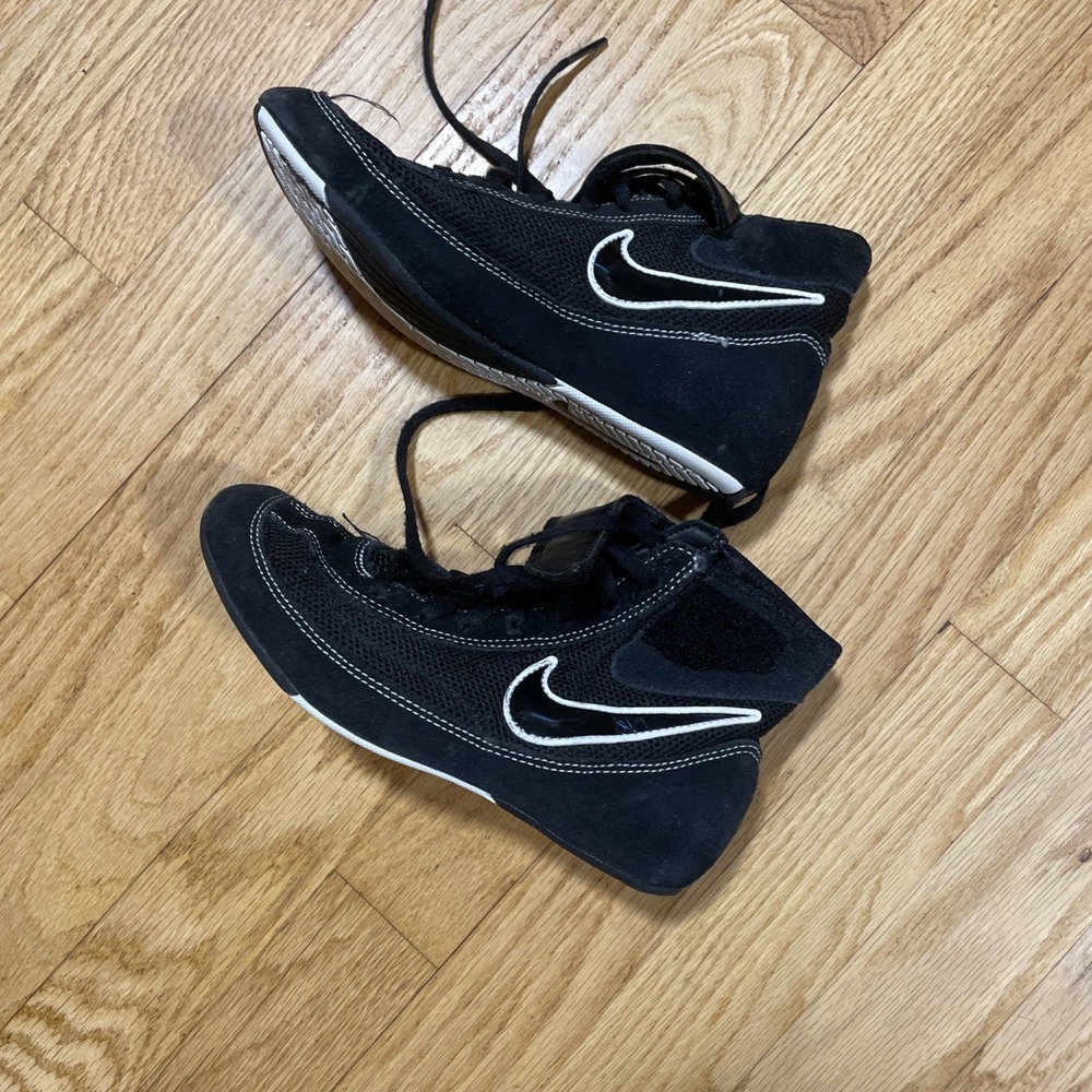 Nike Speed Sweep VII Wrestling Shoes US Youth Size 4 Black Suede Upper